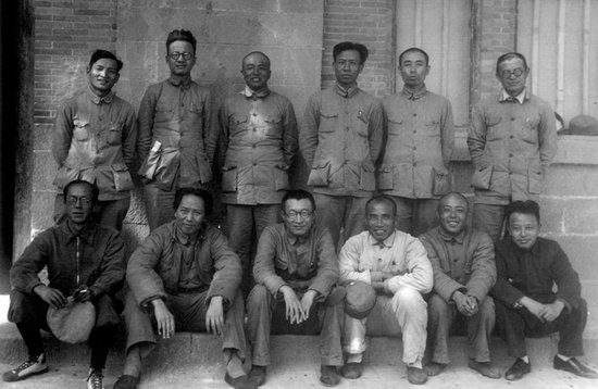 资料:庆祝1921-1997年历次重要会议介绍(图)